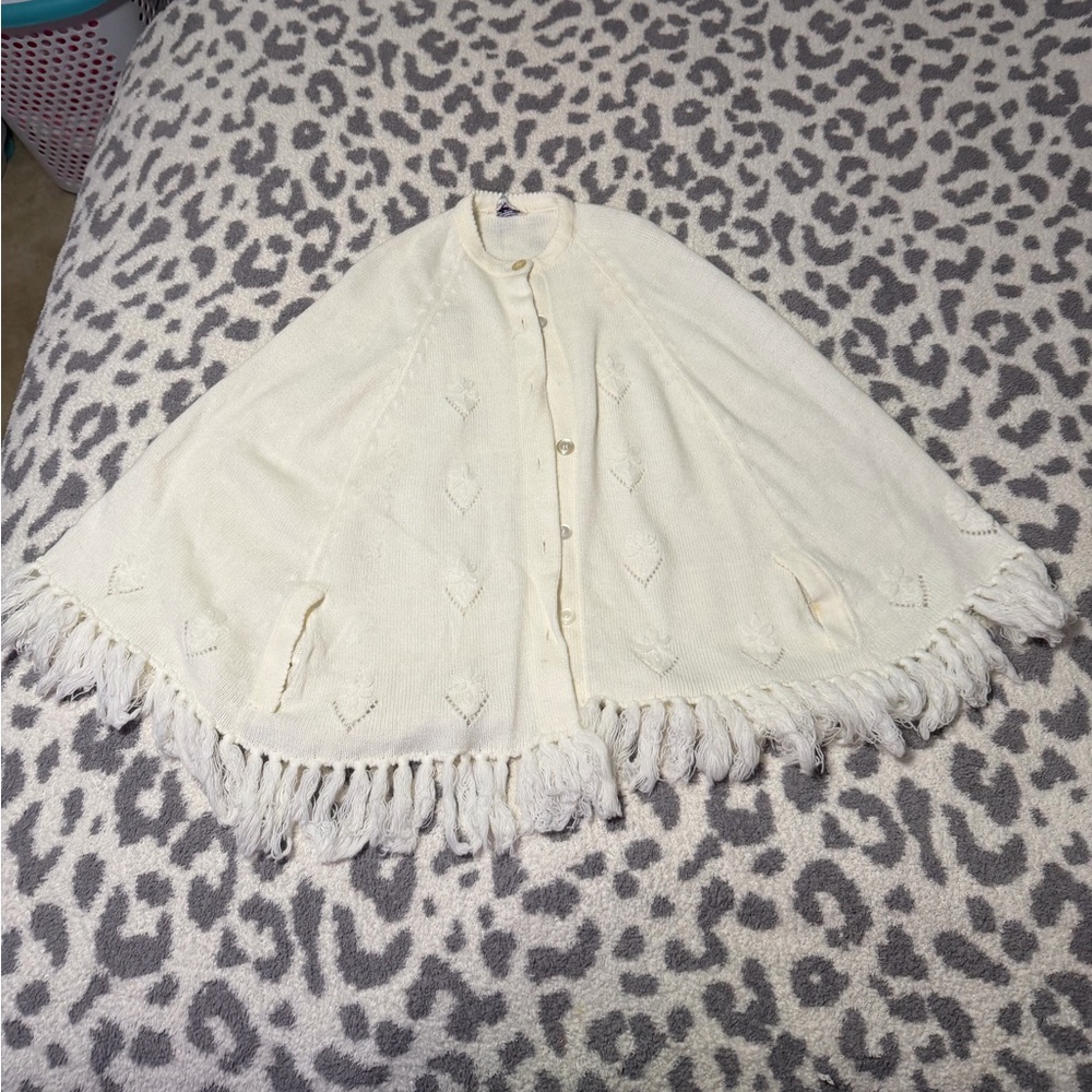 Vintage English Village Elegant Cream Cape with Fringe Detailing
